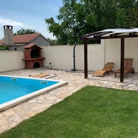 Σπίτι διακοπών Family Friendly House With A Swimming Pool - 25391 *