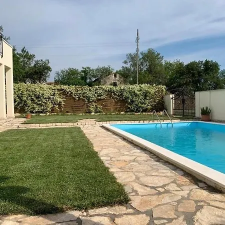 Family Friendly House With A Swimming Pool - 25391 Сasa de vacaciones *