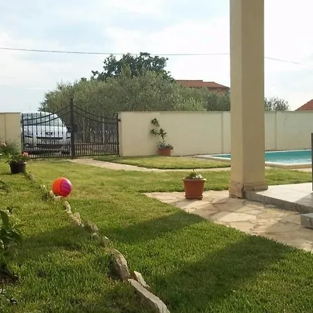 Сasa de vacaciones Family Friendly House With A Swimming Pool - 25391 Zadar