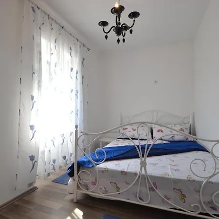 Сasa de vacaciones Family Friendly House With A Swimming Pool - 25391
