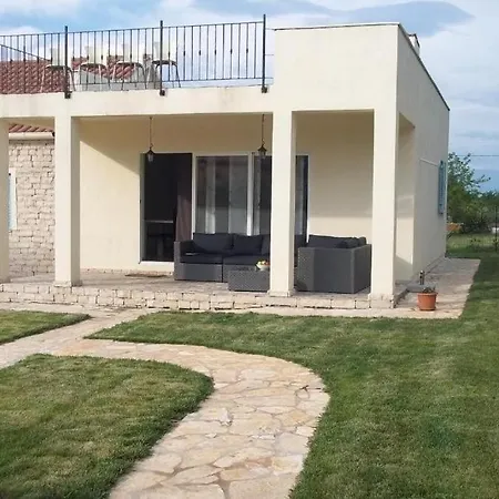 Family Friendly House With A Swimming Pool - 25391 Сasa de vacaciones *